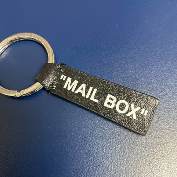 Off White Key Ring - Picture 5 of 16